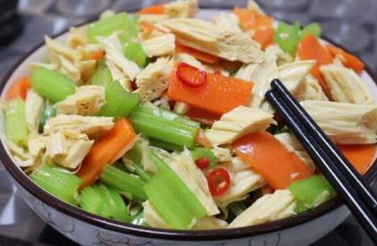 腐竹怎么做美味 豆腐皮的粉丝的做法实例教程