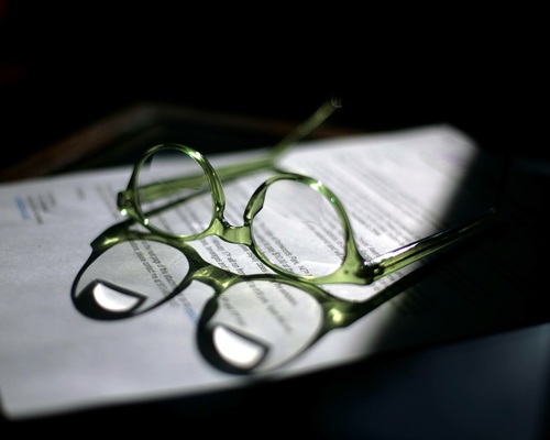近视戴眼镜不方便 教你4个小妙招来改善视力！
