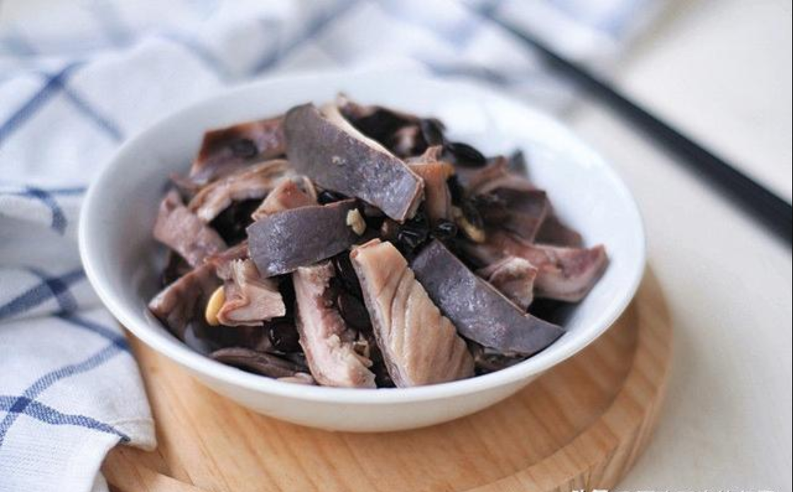 黑豆炖猪肚怎么做好吃？