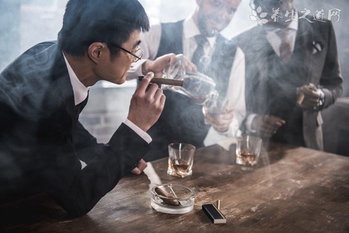 长期吸烟喝酒会导致少精吗