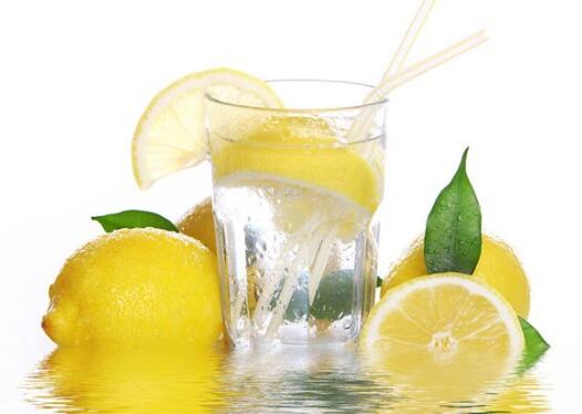 早上喝柠檬水好吗 柠檬水什么时候喝最好