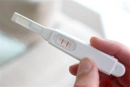 宫外孕用验孕棒能测出来吗？
