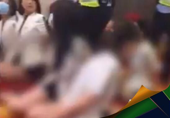 扫黄现场:10余名女子被反绑坐地  扫黄被抓到 警方突袭娱乐场所“扫黄”画面曝光 [59]
