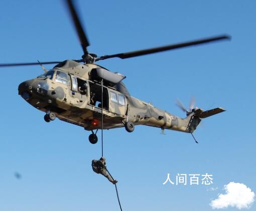 韩军两架直升机在空中相撞 韩军两架直升机在空中相撞视频